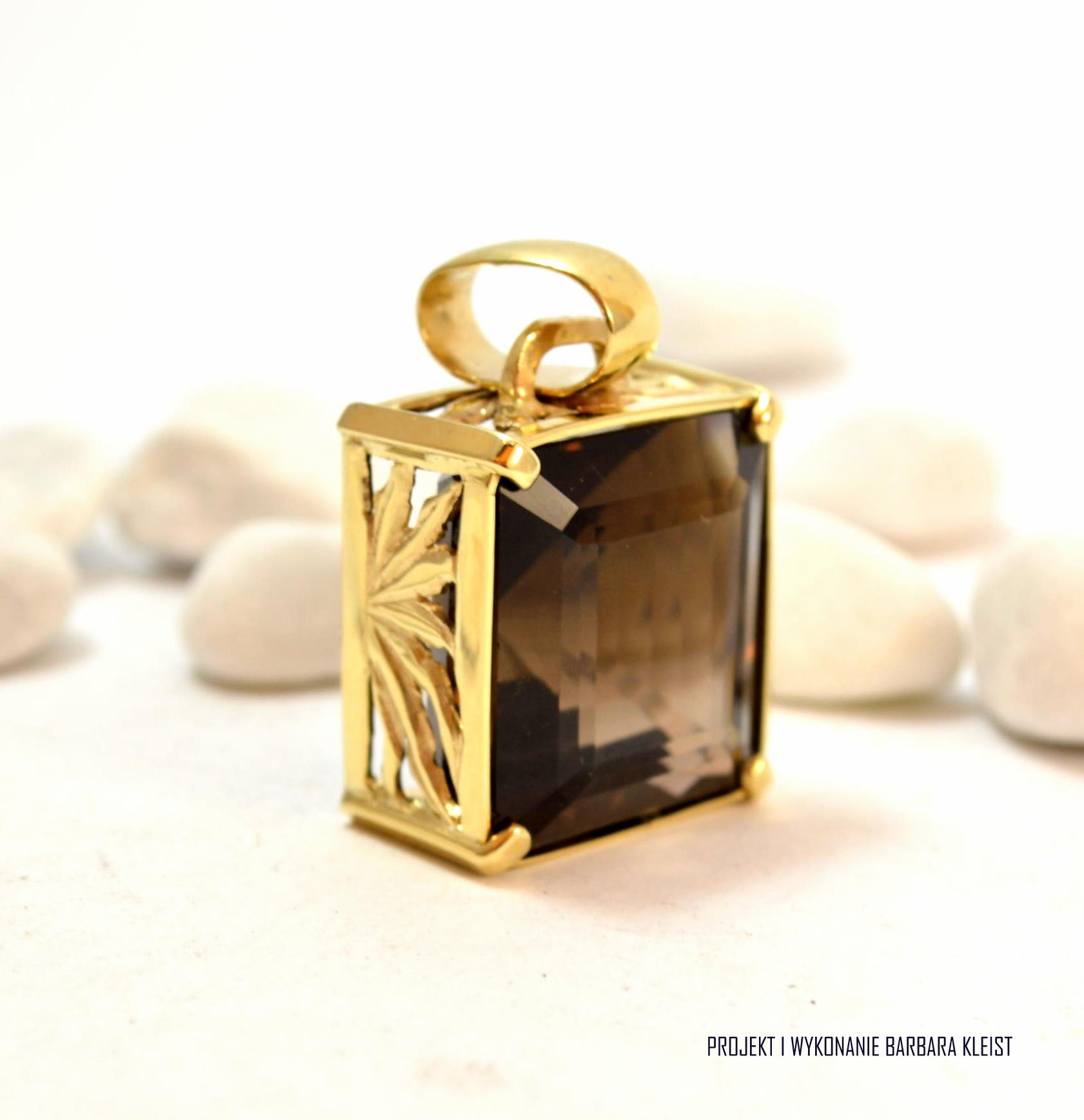 Wisiorek ,, Słoneczny Topaz ,,